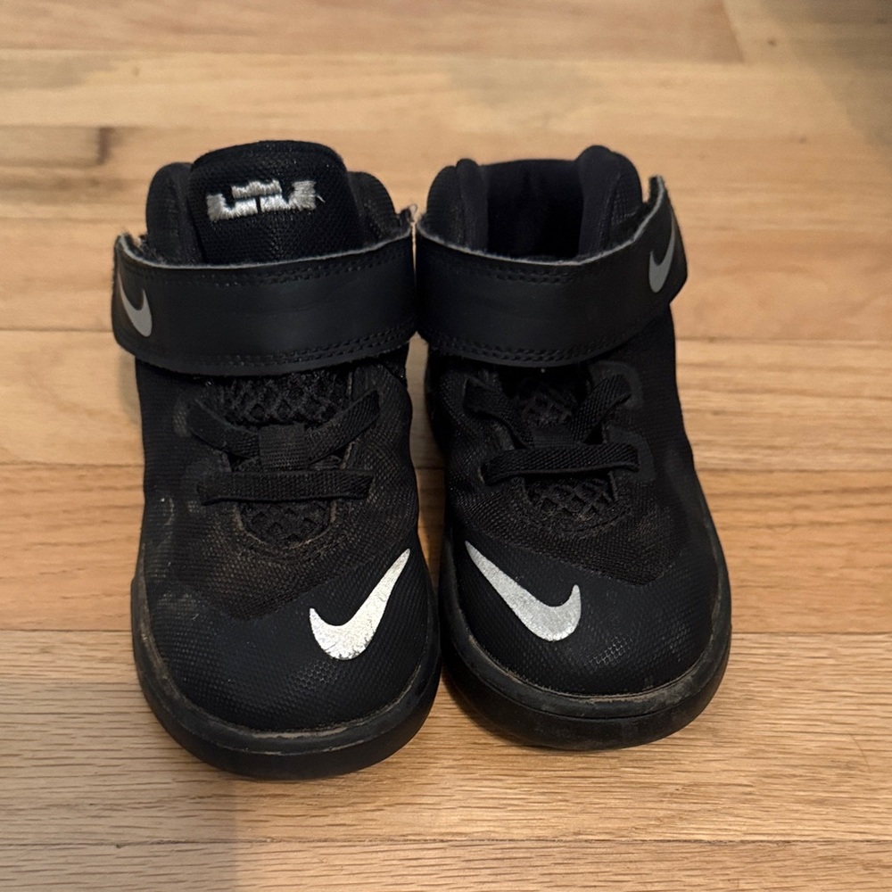 Nike Kids Black and Silver Sneakers